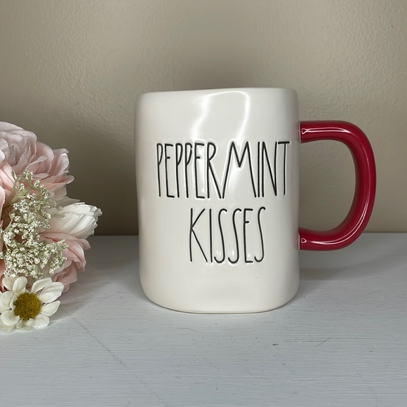 NWT Rae Dunn PEPPERMINT KISSES Mug - Picture 1 of 4